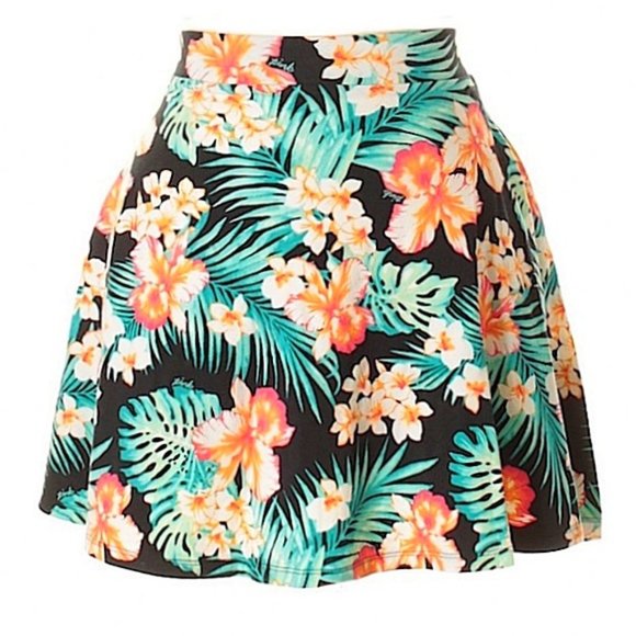PINK Victoria's Secret Dresses & Skirts - 3/$25 PINK Victoria's Secret Tropical Floral Skirt